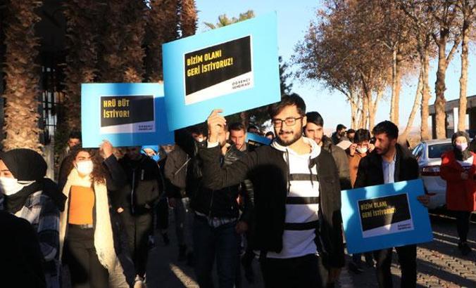Harran Üniversitesi öğrencilerinden 'bütünleme sınavı' protestosu