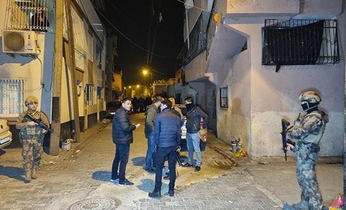 Silahlı kavgaya karışan şüpheli, müdahaleye gelen polisi yaraladı