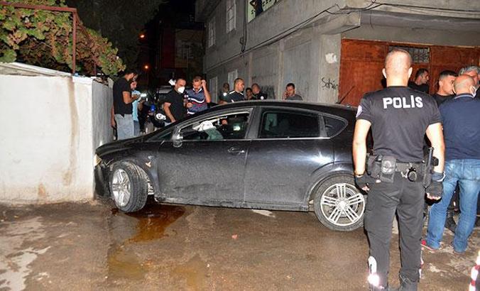 Polisten kaçıp, kaza yapınca yakalanan sürücünün otomobilinden otomatik tabanca çıktı