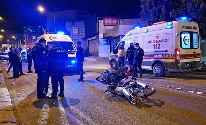 3 motosiklet çarpıştı: 5 yaralı