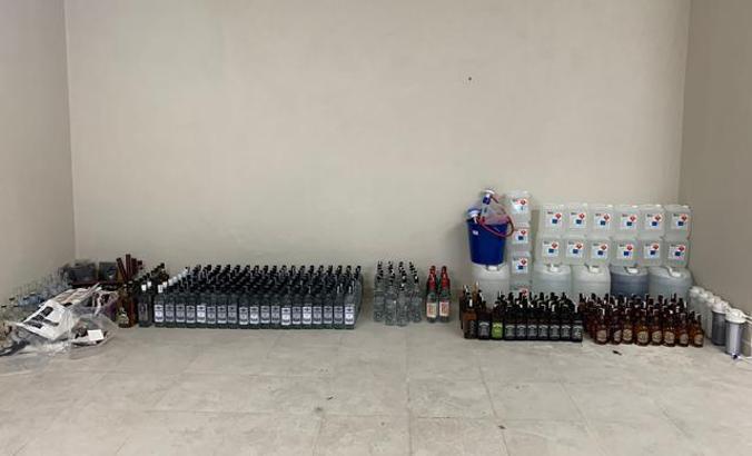 Ataşehir'de 284 şişe sahte bandrollü içki ele geçirildi