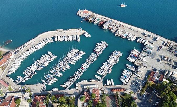 Kemer'de 345 bin turist, mavi sularda izole tatil tercih etti