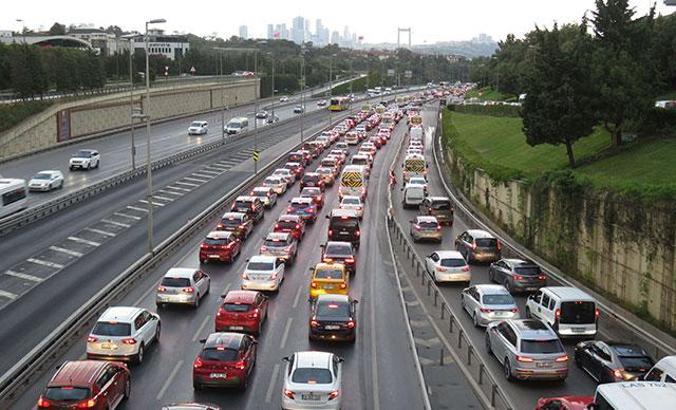 İstanbul'da okullar açıldı; trafik yüzde 62 seviyesinde