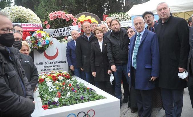 Naim Süleymanoğlu, vefatının 4'üncü yılında kabri başında anıldı