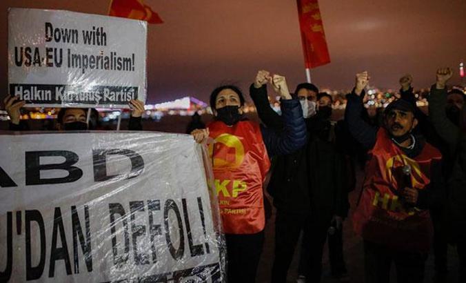 Sarayburnu'nda ABD savaş gemisi protestosu