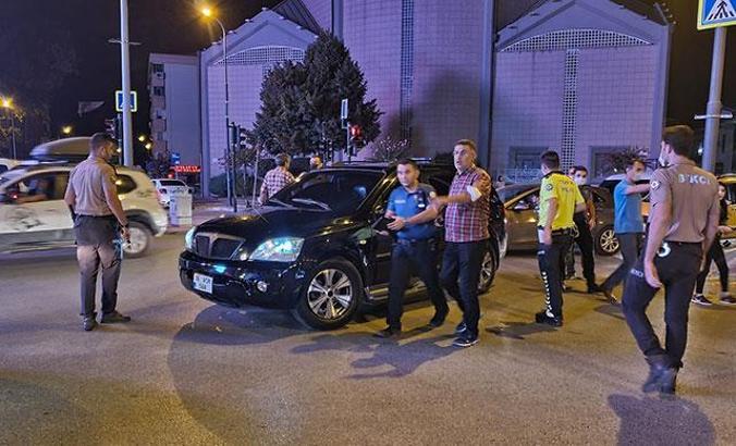 Çalıntı kaydı bulunan cipte 2 tabanca ile yakalandılar