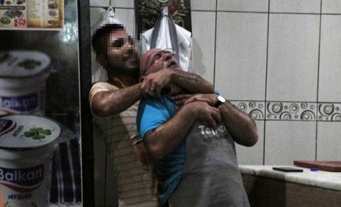 Boğazına bıçak dayadığı ustasını, 5 saat rehin aldı