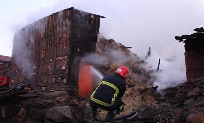 Kütahya'da ahır yangını; 3 hayvan öldü