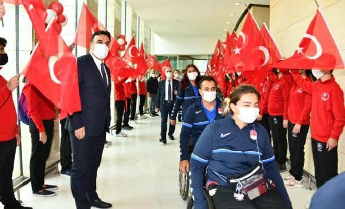 Olimpiyat şampiyonu Golbol Kadın Milli Takımı için Ankara'da karşılama töreni düzenlendi