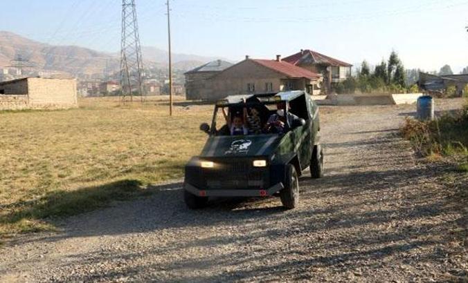 Hira'nın babası, bu kez de araç yapıp, onu okuluna bıraktı