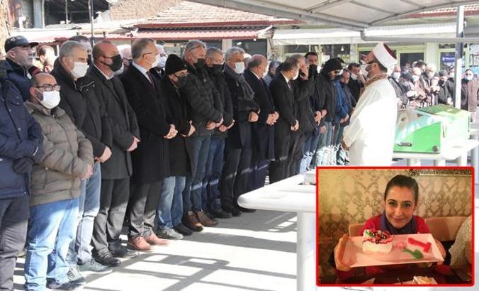 Kardeşinin bıçakladığı Ayşe öğretmen, son yolculuğa uğurlandı