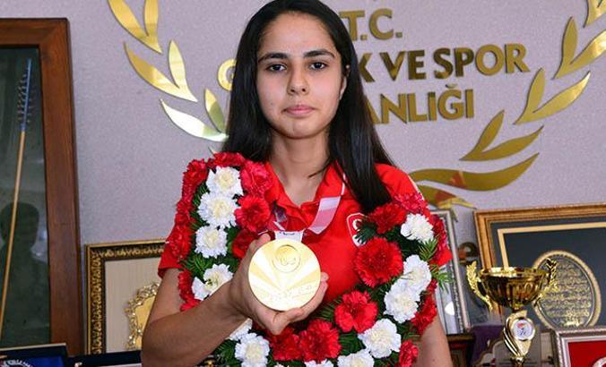 Golbol oyuncusu Fatma: Çok çalıştık ve altın madalyamıza ulaştık