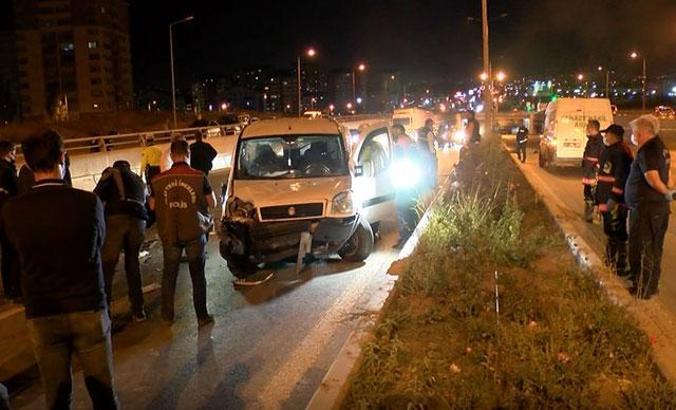 Hasarlı kaza sonrası trafiği yavaşlatırken, 2 otomobilin çarpması sonucu öldü