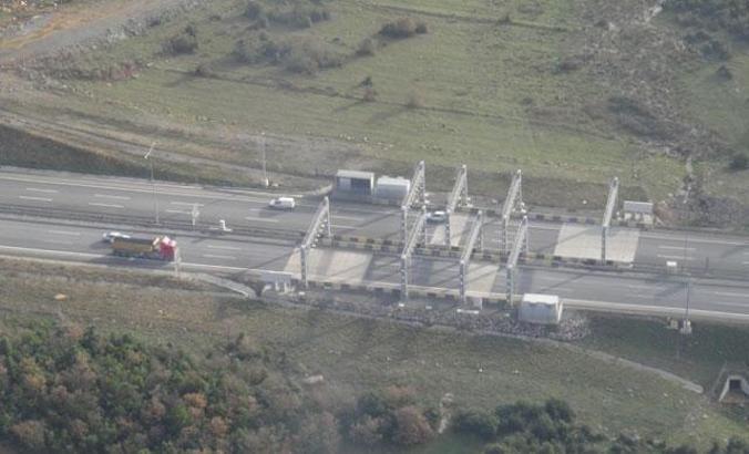 Otoyolda kural ihlali yapan sürücüler helikopterle tespit edildi