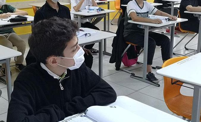 Covid-19 hastası ve temaslısı öğrencilere mazeret izni