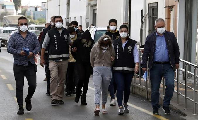 Pencereden düşüp öldü; sevgilisi ve ablası ile 3 arkadaşı cinayet şüphesiyle tutuklandı