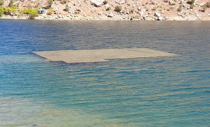 Diyarbakır'da baraj gölü çekildi, eski yapılar ortaya çıktı
