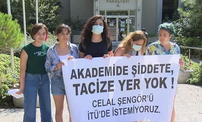 İTÜ'de Celal Şengör protestosu