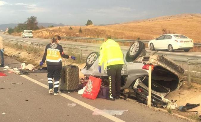 Üniversiteye kayıt yolunda kaza: Sürücü öldü, eşi ve 2 çocuğu yaralı