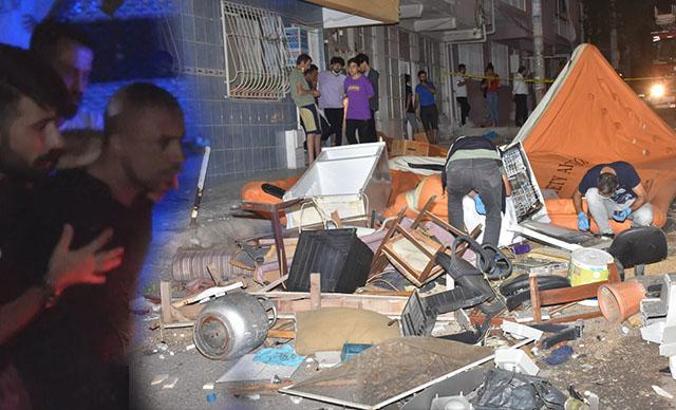 İzmir'de ev sahibinin 'evden çık' dediği kiracı, eşyaları sokağa fırlattı