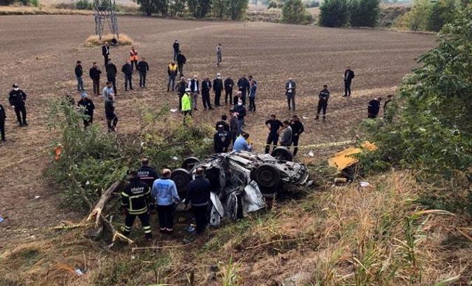 Tekirdağ'da otomobil, tarlaya yuvarlandı: 3 ölü
