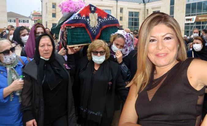 Avcılar'da boğazı kesilerek öldürülen kadının tabutunu kadınlar taşıdı