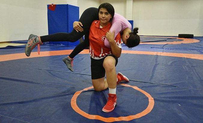 'Kızdan güreşçi olmaz' diyenleri utandıran şampiyon