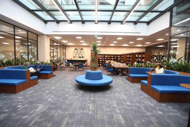 Bağcılar Belediyesi hizmet binasında kütüphane