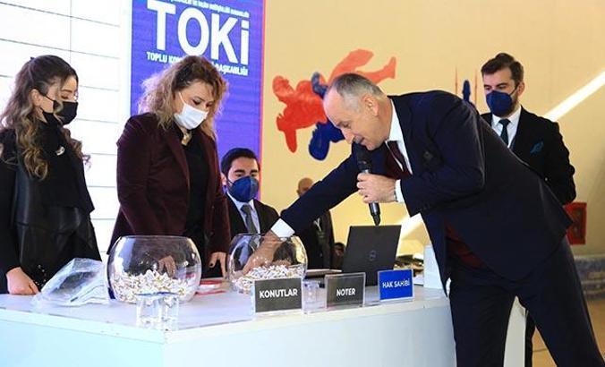 Uşak'ta TOKİ konutları için kura çekildi