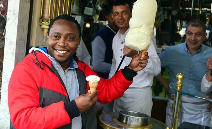 'Obayana' Max Bendo: Dondurmacıda çalışmıyorum, filmde oynuyorum