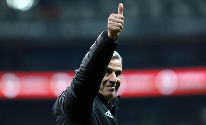 Önder Karaveli kendi hikayesini yazıyor