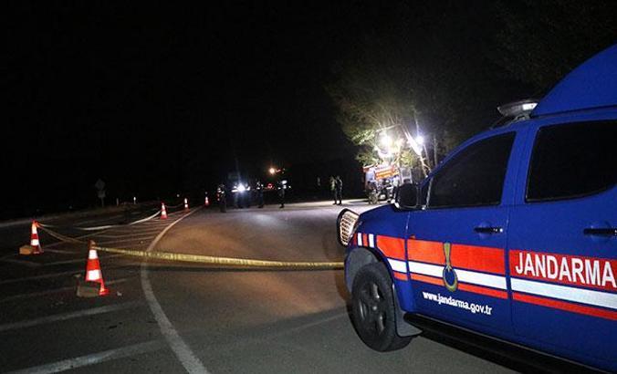 Silahlı çatışmadan kaçarken otomobilin çarpmasıyla öldü