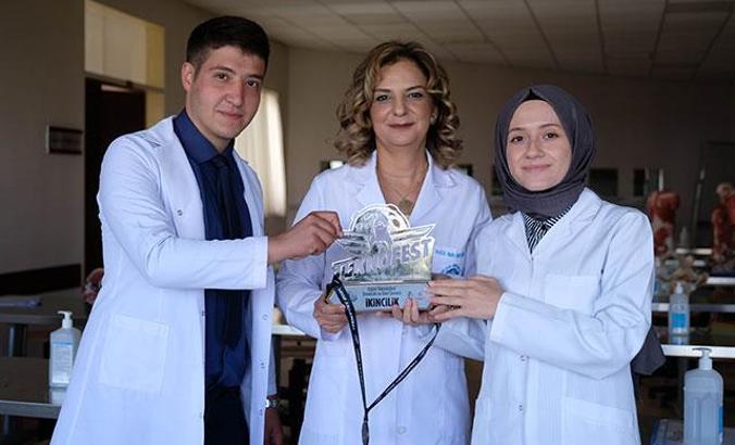 Pandemide laboratuvara gidemeyen tıp öğrencileri, sanal laboratuvar tasarladı