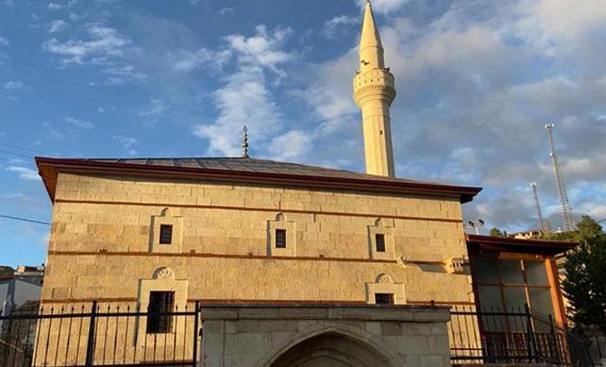 Bayburt'ta iki asırlık Ulu Cami, zamana meydan okuyor