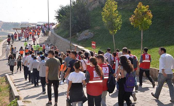 'Dünya Yürüyüş Günü'nde' Diyarbakır'da yüzlerce kişi yürüdü