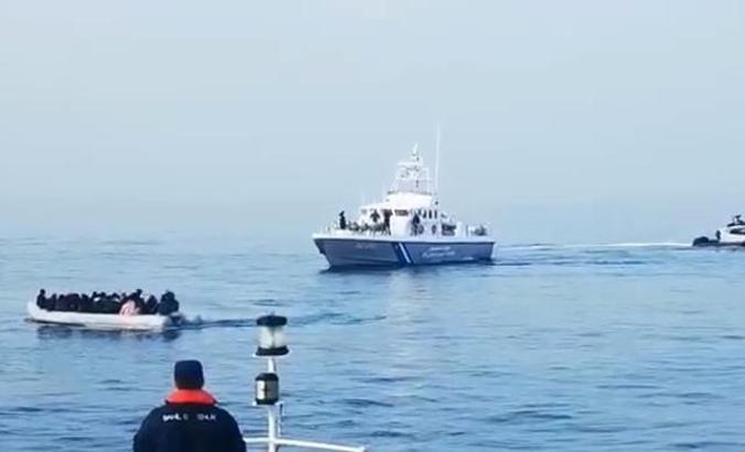 Yunanistan'dan Türk kara sularına itilen 32 düzensiz göçmen kurtarıldı