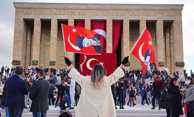 Anıtkabir'e ziyaretçi akını