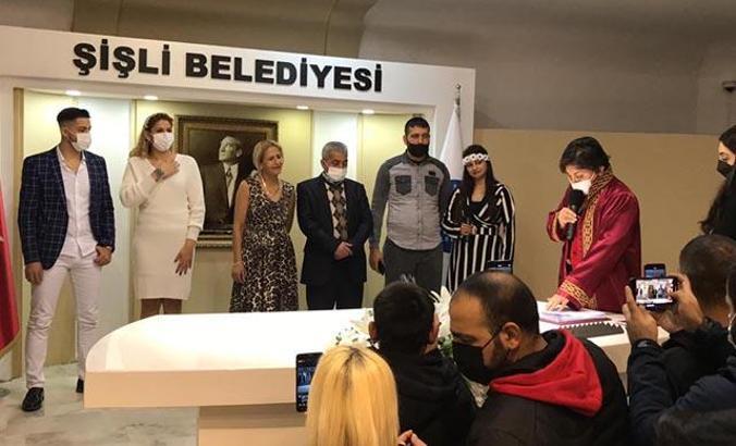 Oğullarıyla aynı anda nikahı kıyılan çiftin torunları da törene katıldı