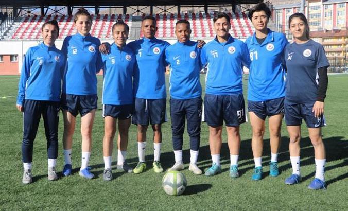 Hakkarigücü kadın takımının Afrikalı 2 sporcusu, Süper Lig için mücadele ediyor