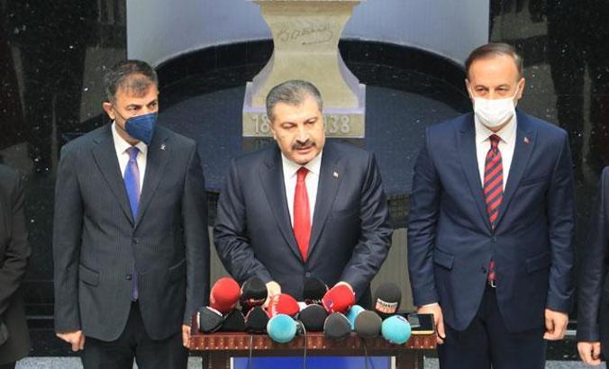 Bakan Koca: Dünya genelinde Omicron'un baskın varyant olmasını bekliyoruz