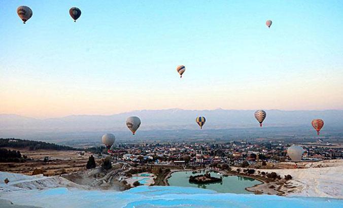 Pamukkale'de yılbaşı yoğunluğu