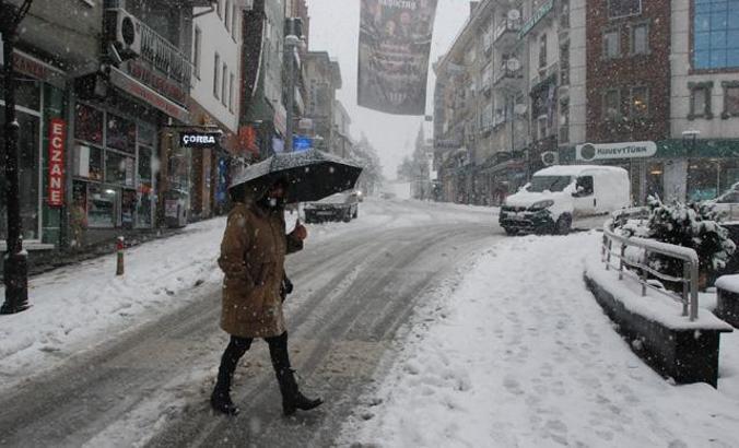 Bartın'da 113 köy yolu kardan kapandı; 72 köyde elektrik yok