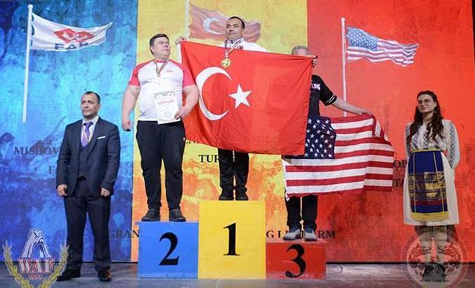 Türk sporcunun bileğini dünya yine bükemedi