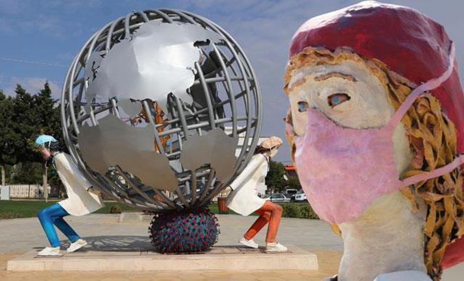 Denizli, sağlıkçılara ithafen yapılan heykelleri tartışıyor