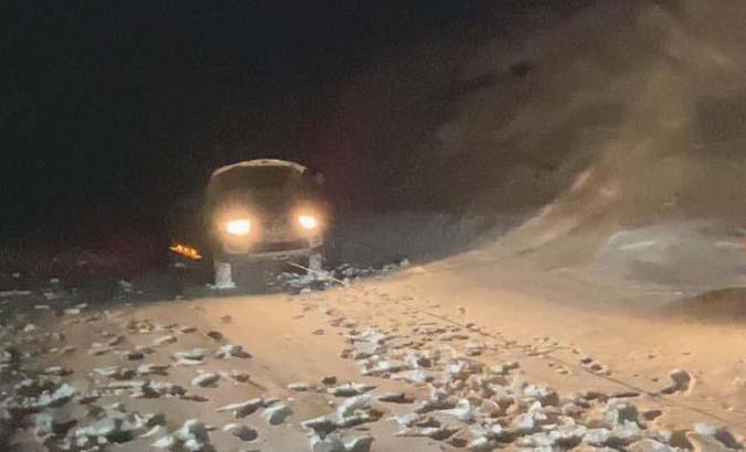 Yaylada, araçları kara saplanıp, mahsur kalan 3 kişi kurtarıldı