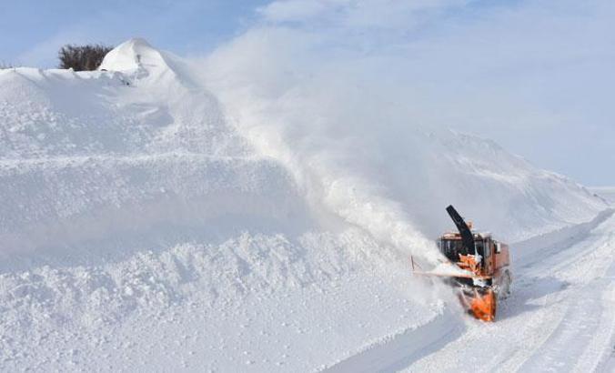 Kars'ta yoÄŸun karla mücadele