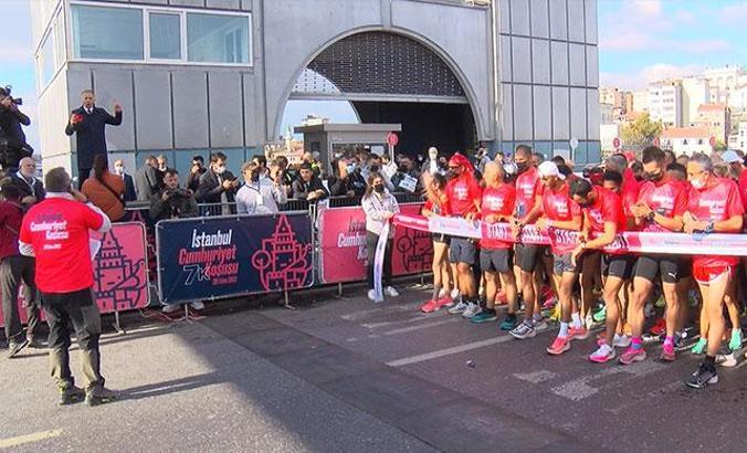 Galata Köprüsü'nde Cumhuriyet Koşusu