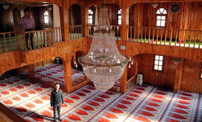 200 yıllık ahşap caminin 3’üncü nesil gönüllü koruyucusu