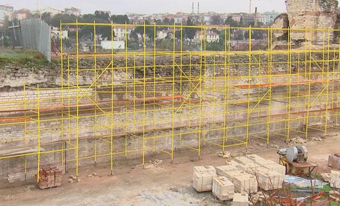 Tarihi surlarda restorasyon tartışması