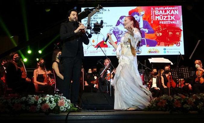 Candan Erçetin ve Serkan Çağrı, Balkan Müzik Festivali'nde  coşturdu